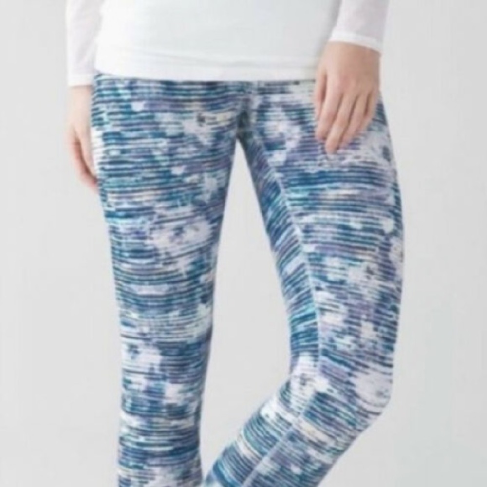 Lululemon Run: Inspire Crop II size 6